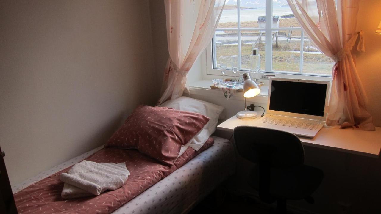 Heloise'S Accommodation Fredvang Exterior photo