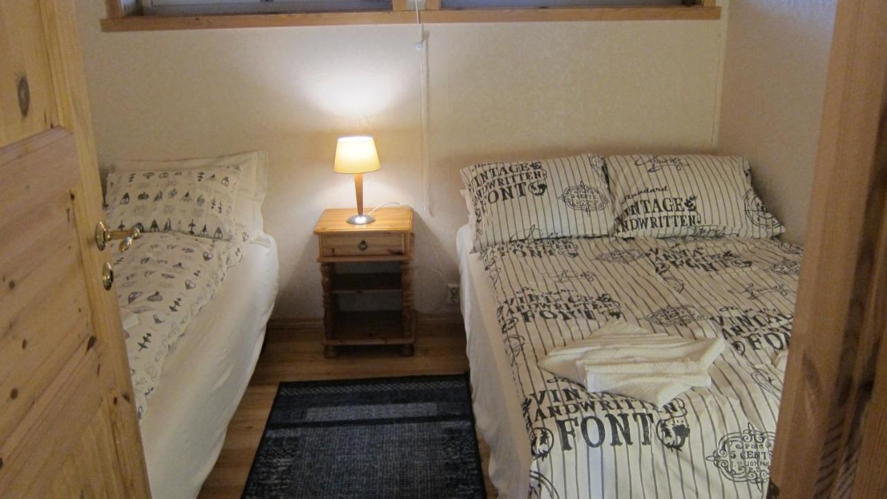 Heloise'S Accommodation Fredvang Exterior photo